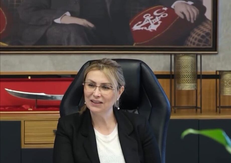 Altınova Belediye Başkanı Yasemin Fazlaca, 23 Nisan Kutlamaları Kapsamında Koltuğunu