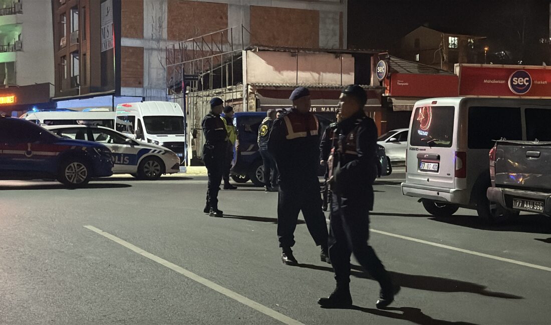 Yalova’nın Altınova ilçesine bağlı Tavşanlı beldesinde, iki grup arasında çıkan