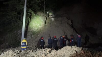 Düzce’nin Beyköy beldesinde dengelerini kaybederek dik yamaçtan düşen aynı aileden