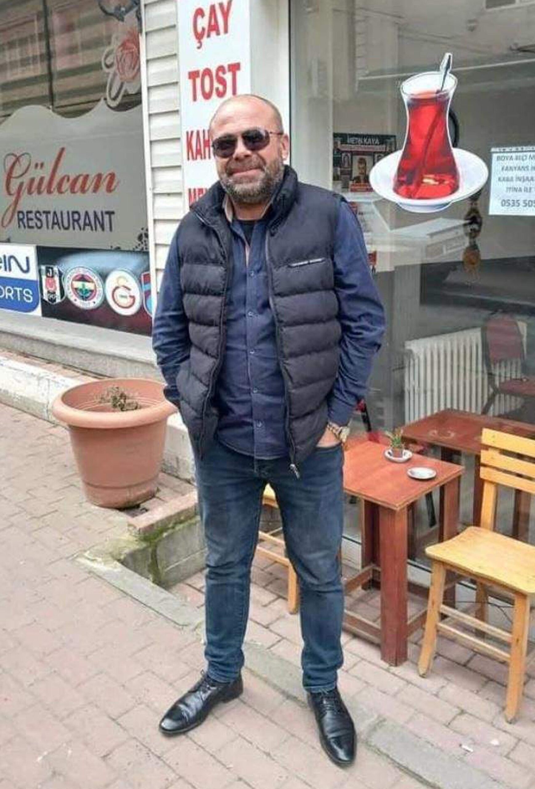 Tekirdağ’ın Çorlu ilçesinde, düğün sonrası yola bırakılan sandalyelerin kaldırılması nedeniyle