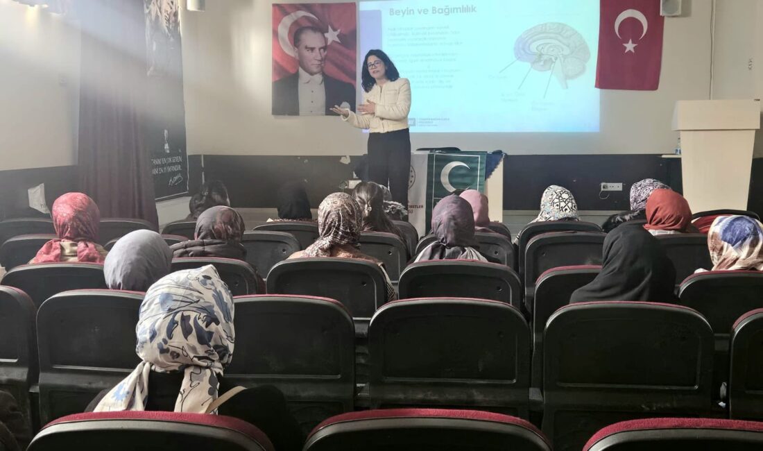 Uzmanlar Tarafından Toplumun Farklı Kesimlerine Eğitim Verildi Yalova Aile ve