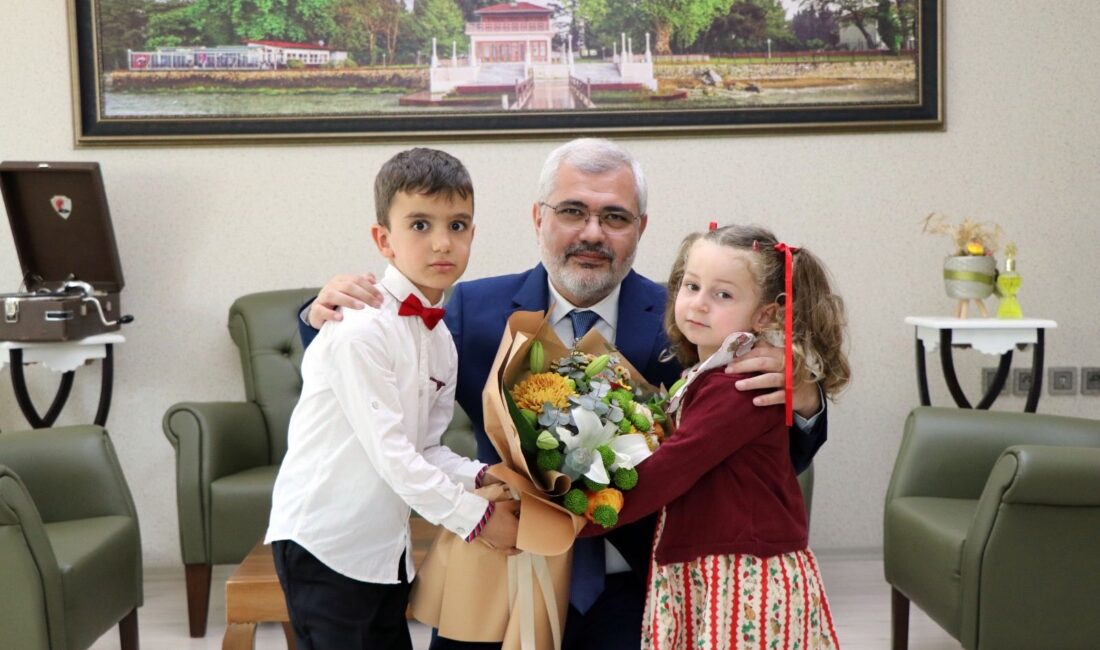 Minik Ellerden Anlamlı Bayrak Sevgisi Hediyesi Yalova İl Millî Eğitim