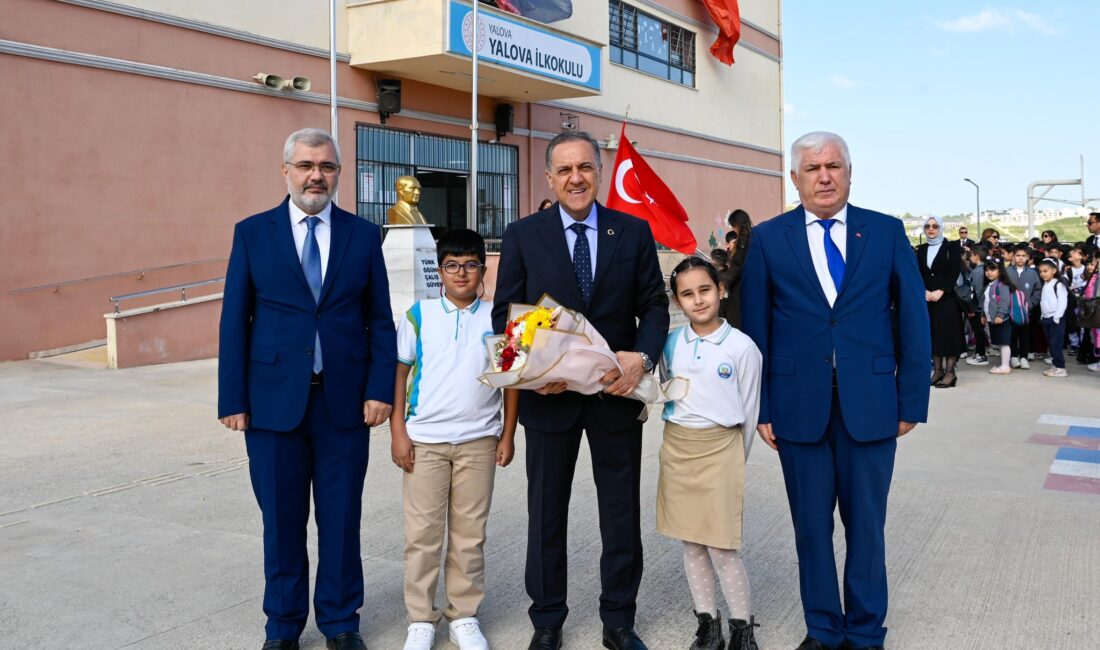 Yalova Valiliği Tarafından Başlatılan Bayrağımızı Seviyoruz Projesi Sürüyor Yalova Valisi