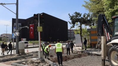 Yalova Stadyum Caddesi ile Şehit Ömer Faydalı Caddesi Bağlantısında Çalışmalar