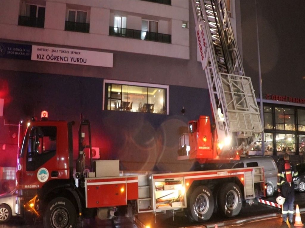 Kayseri’nin Talas ilçesinde bulunan 9 katlı bir kız öğrenci yurdunun