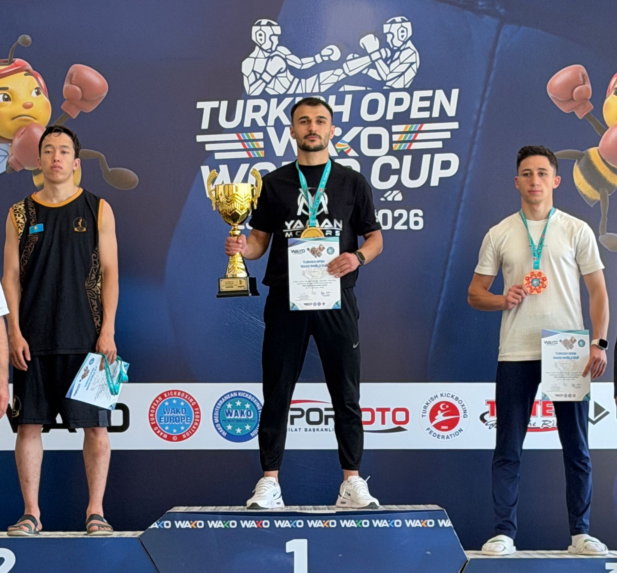 Bursa’da yaşayan Serdar Şayık (26), 15 yıl önce okulunda yapılan