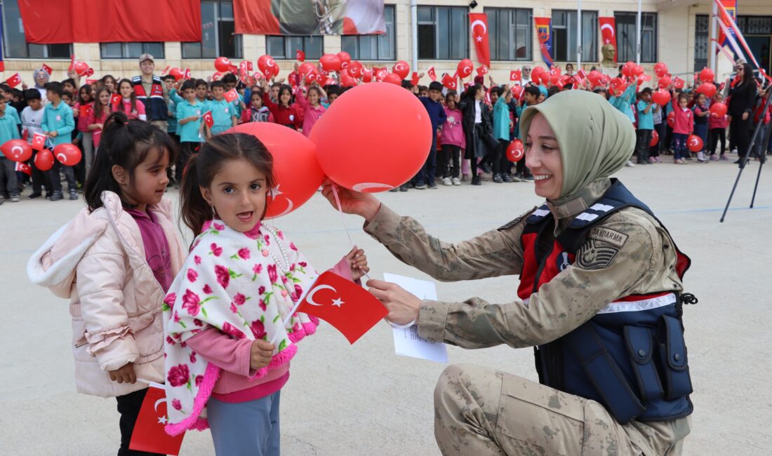 Siirt’te, “Güçlü Aile Güçlü Gelecek” ve “Çocuk Gelişsin Dünya Değişsin”
