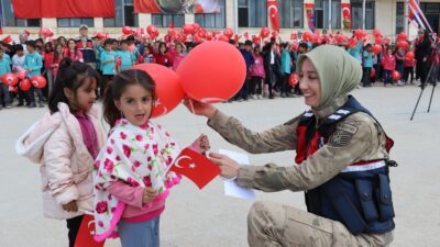 Siirt’te, “Güçlü Aile Güçlü Gelecek” ve “Çocuk Gelişsin Dünya Değişsin”
