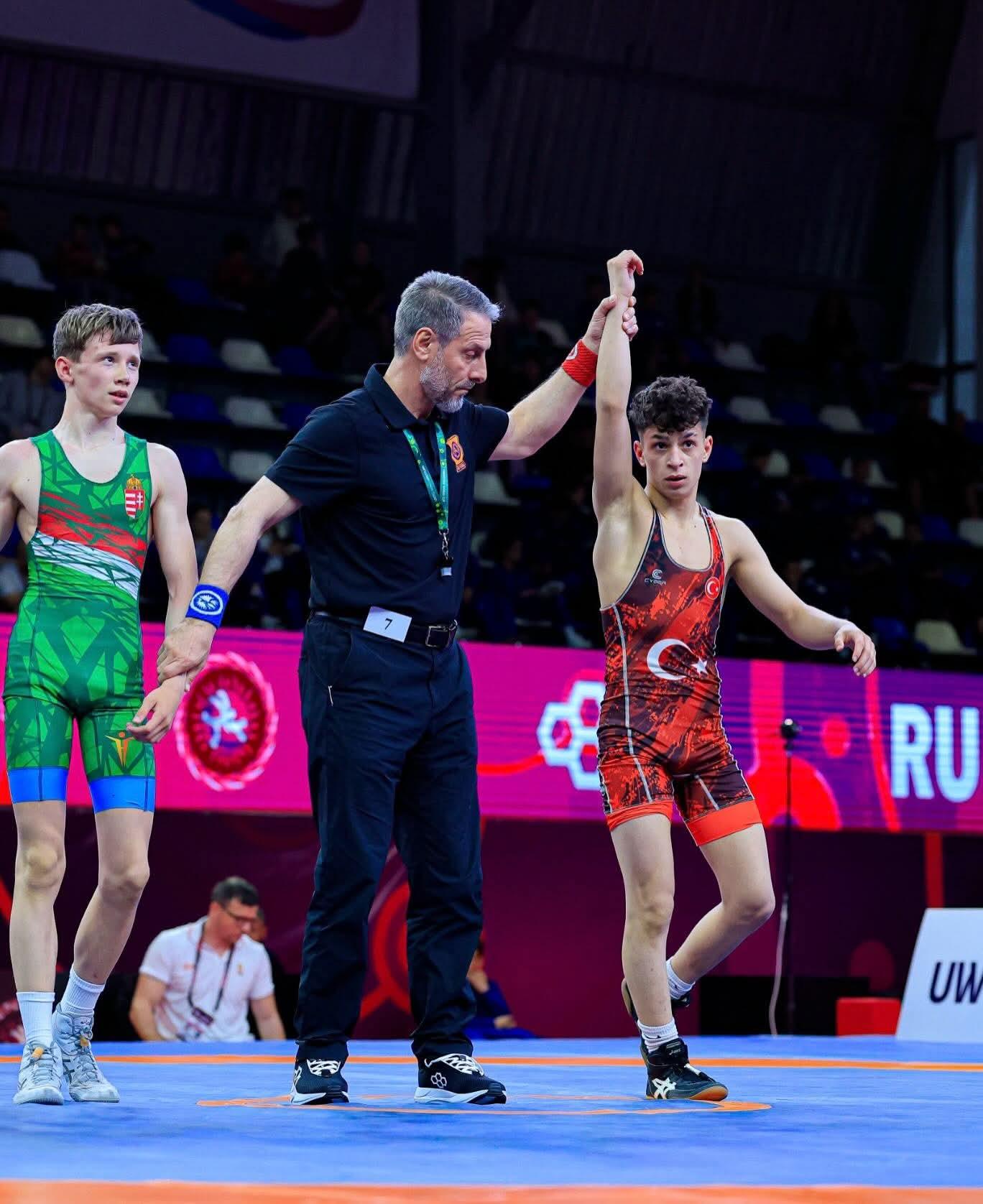 Bulgaristan’ın Samokov kentinde düzenlenen U17 Avrupa Güreş Şampiyonası’nda milli güreşçi