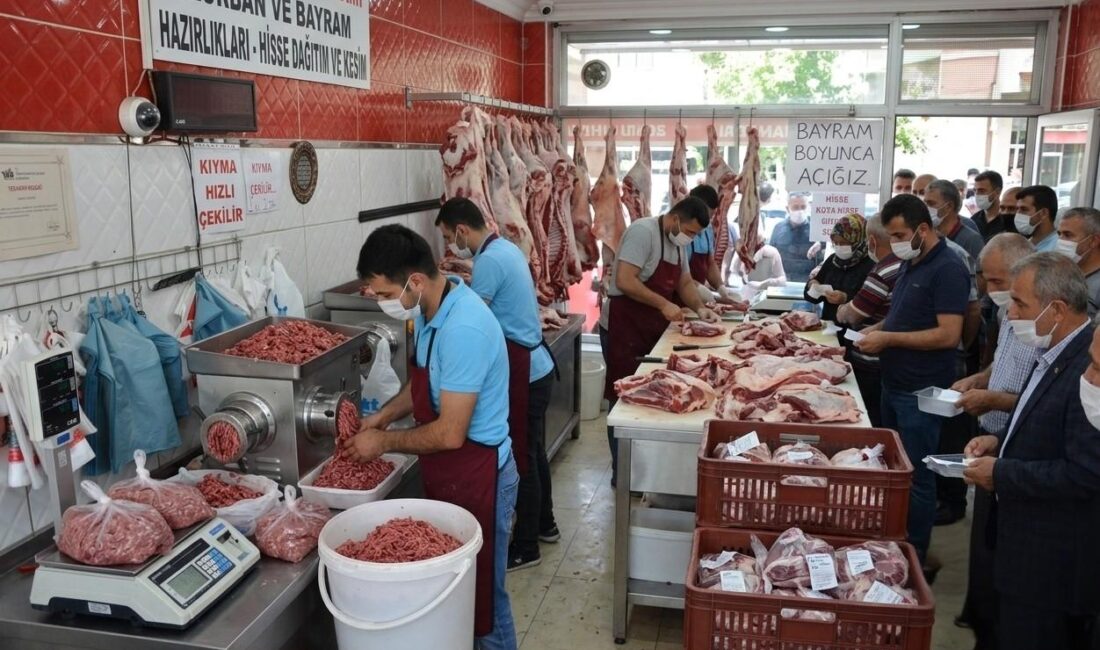​Kurban Bayramı’nın ardından Kars’taki kasaplarda hareketlilik devam ediyor. Kesilen kurbanlıkların