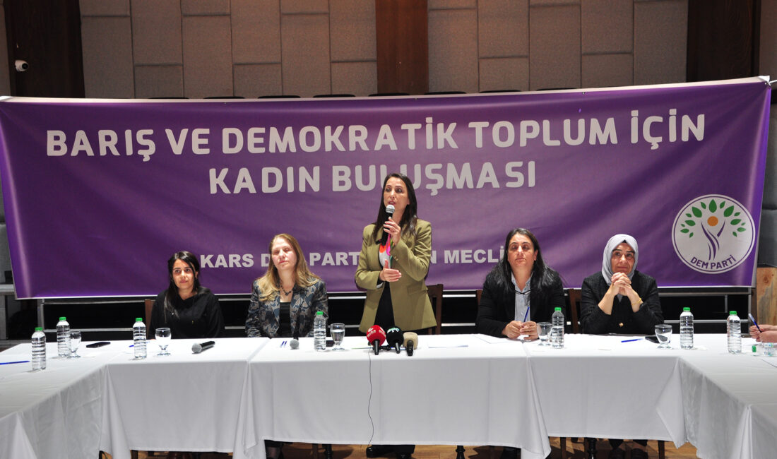 DEM Parti Genel Başkan Yardımcısı Tülay Hatimoğulları, Anneler Günü kapsamında Kars’ta