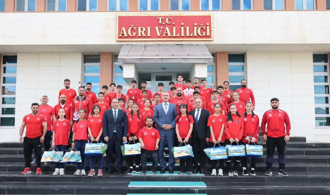 Vali Dr. Önder BOZKURT, Gençlik ve Spor İl Müdürü Ahmet