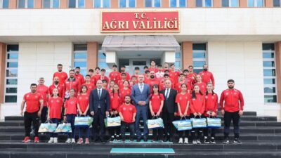 Vali Dr. Önder BOZKURT, Gençlik ve Spor İl Müdürü Ahmet