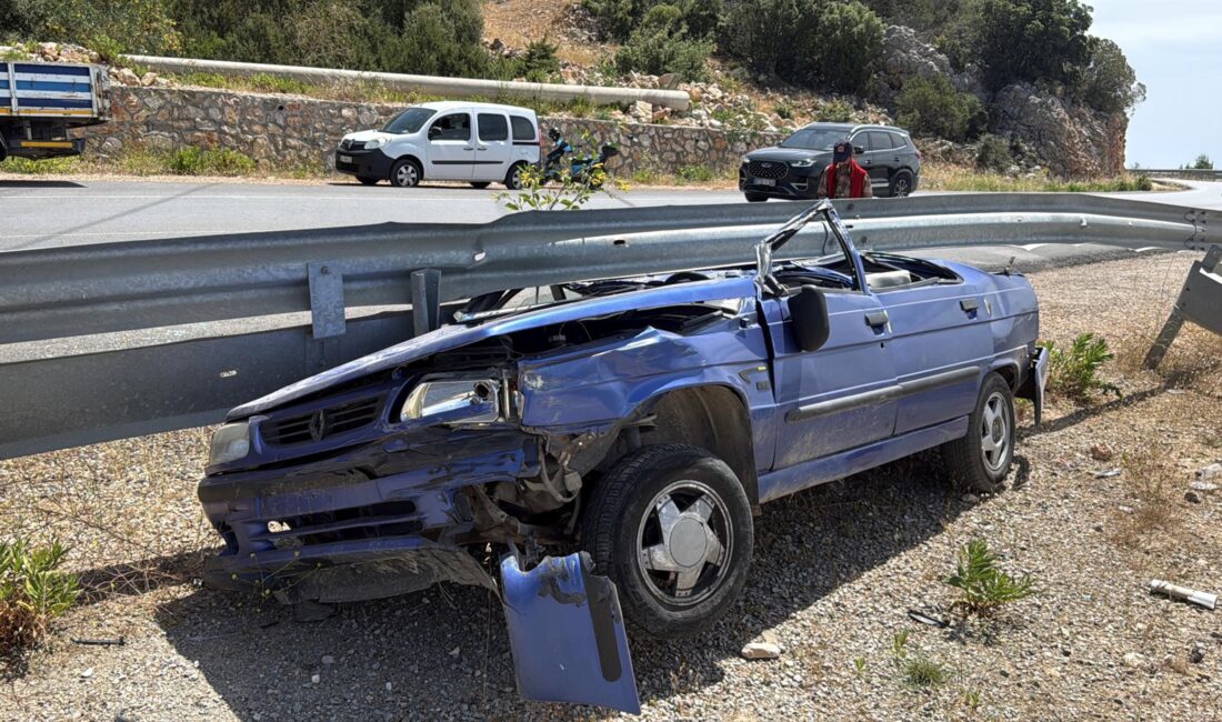 Muğla’nın Bodrum ilçesinde, sürücüsünün direksiyon hakimiyetini kaybettiği otomobil, karşı şeride