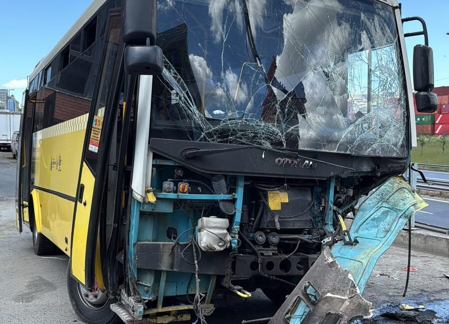 İstanbul’un Beylikdüzü ilçesinde freni boşalan İETT’ye bağlı özel halk otobüsünün