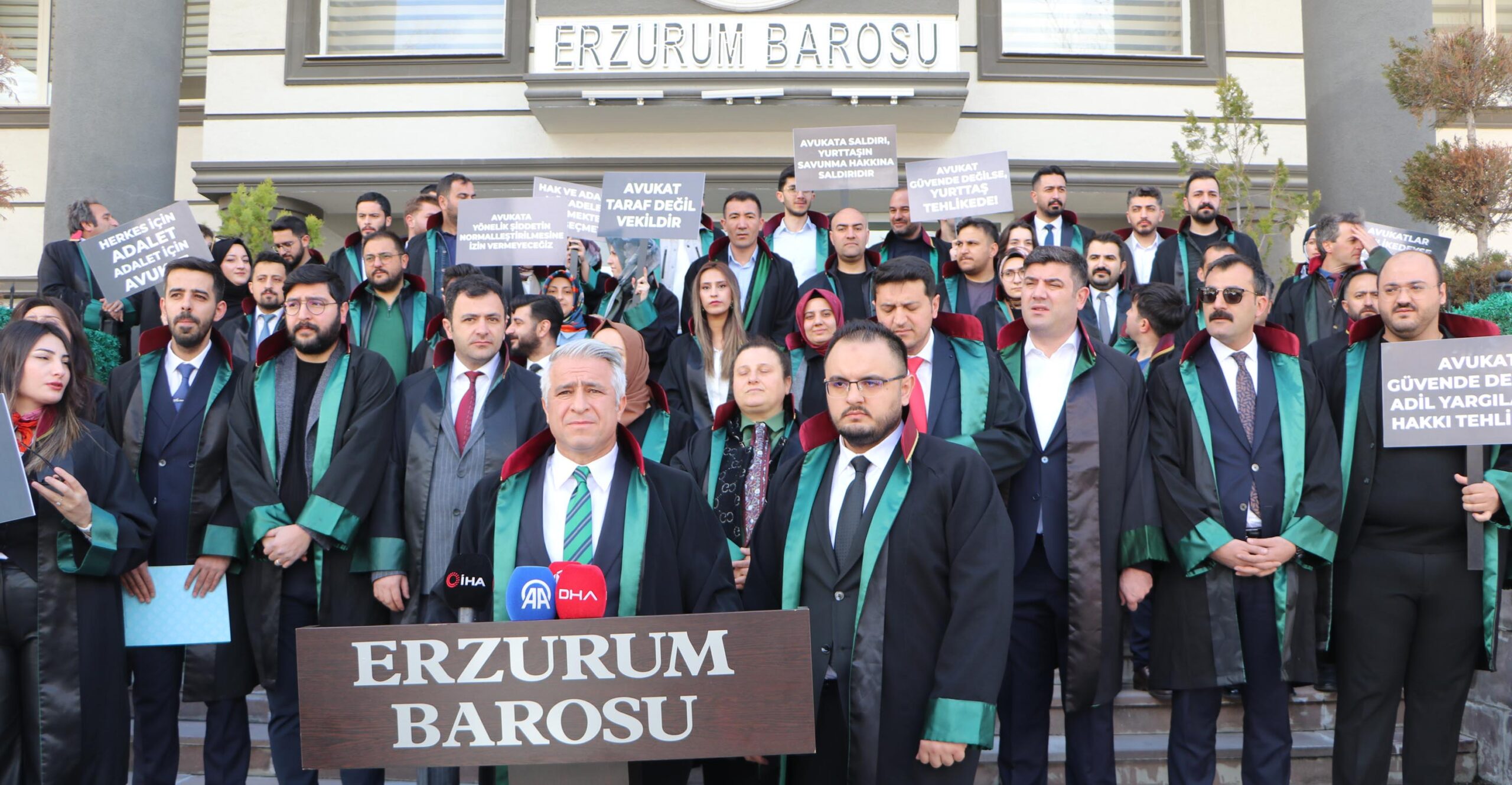 Erzurum Barosu avukatlarından Taha Bağaçlı, hukuk bürosunda uğradığı bıçaklı saldırıdan