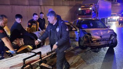 Bursa’nın Yıldırım ilçesinde kontrolden çıkan otomobilin bariyerlere çarpması sonucu meydana