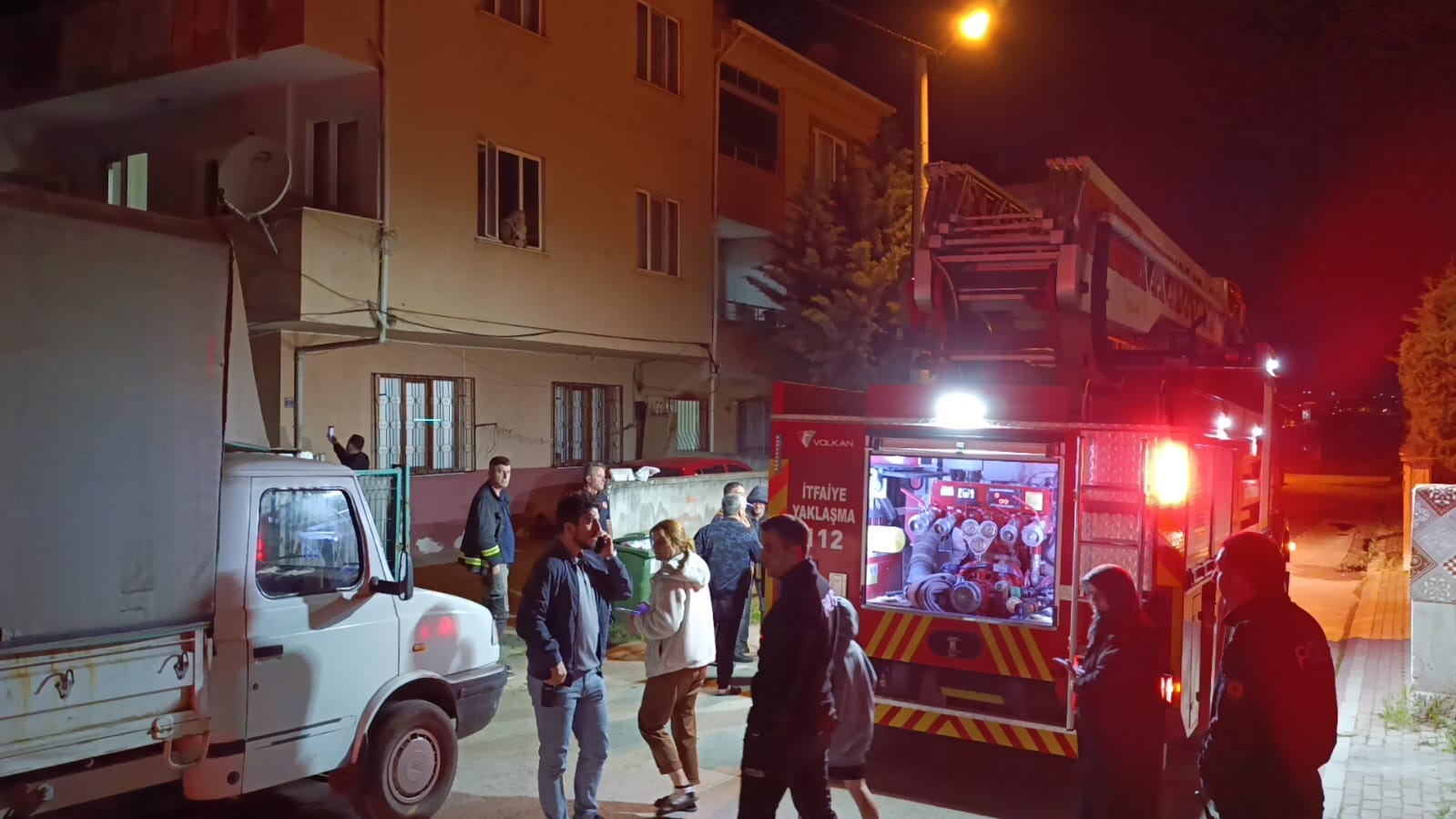 Bursa’nın İnegöl ilçesinde bir kişi, eski eşinin yaşadığı eve benzin