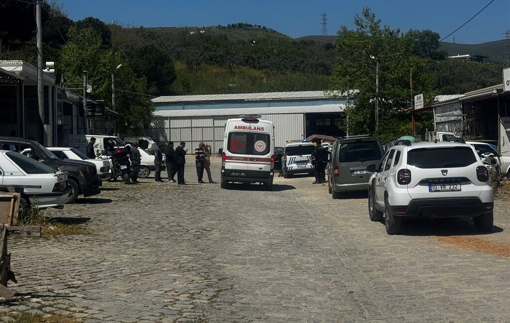 Balıkesir’in Erdek ilçesinde aracında yüksek sesle müzik dinlediği iddiasıyla pompalı