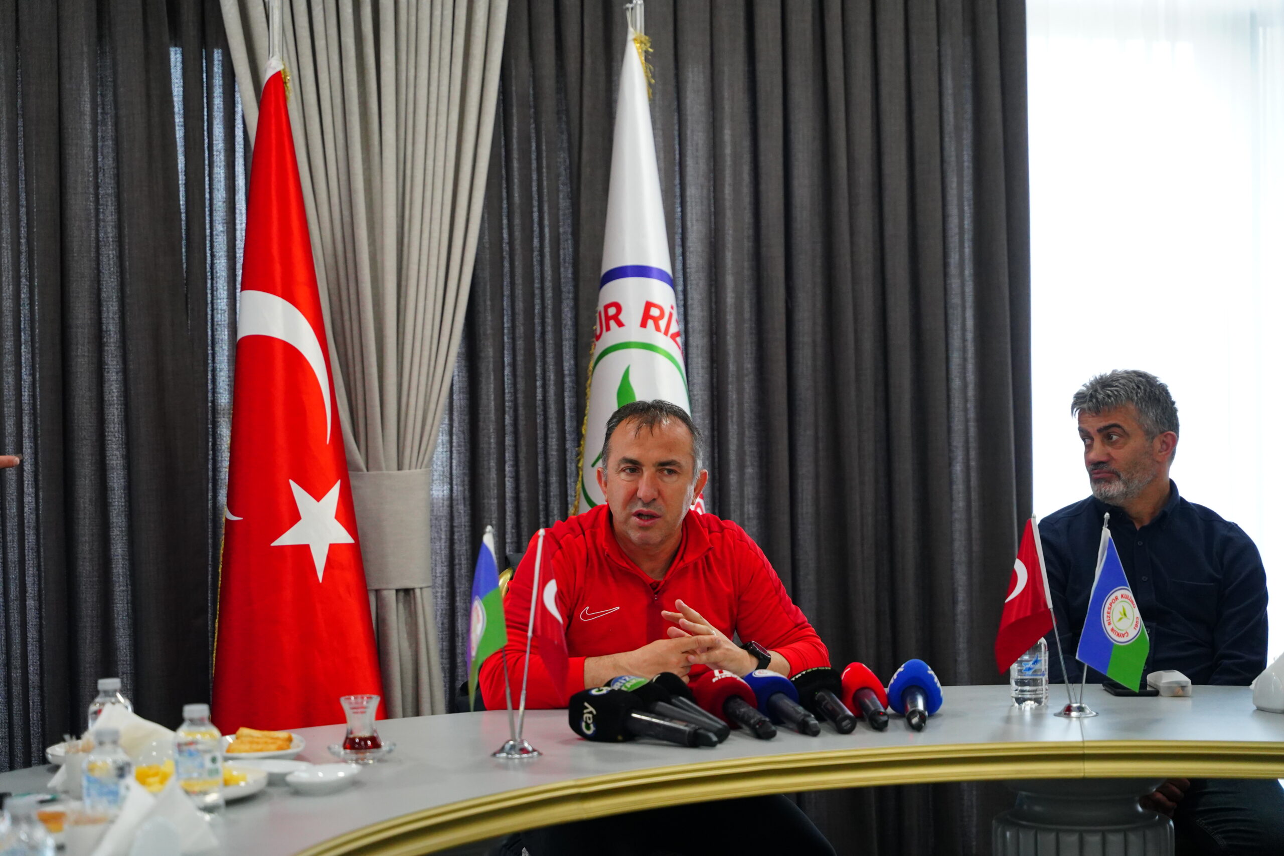 Trendyol Süper Lig ekiplerinden Çaykur Rizespor’un Teknik Direktörü Recep Uçar,