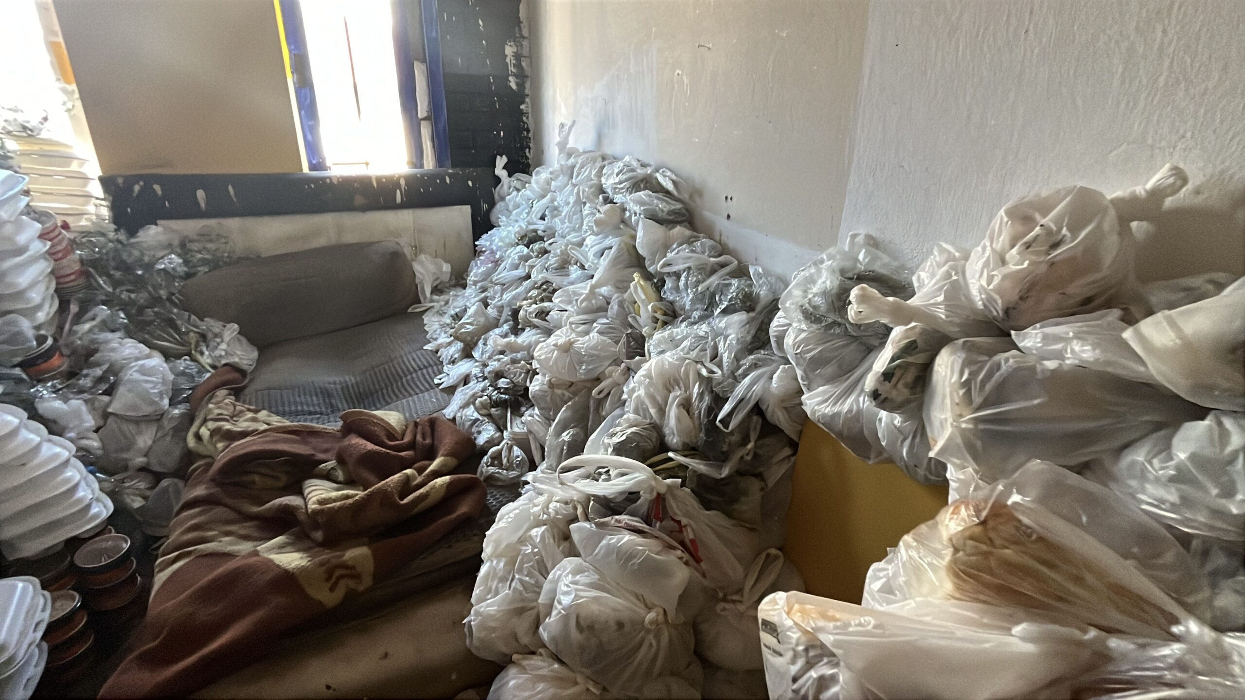 Kocaeli’nin Gebze ilçesinde, oturduğu evin icra yoluyla satılmasının ardından bir