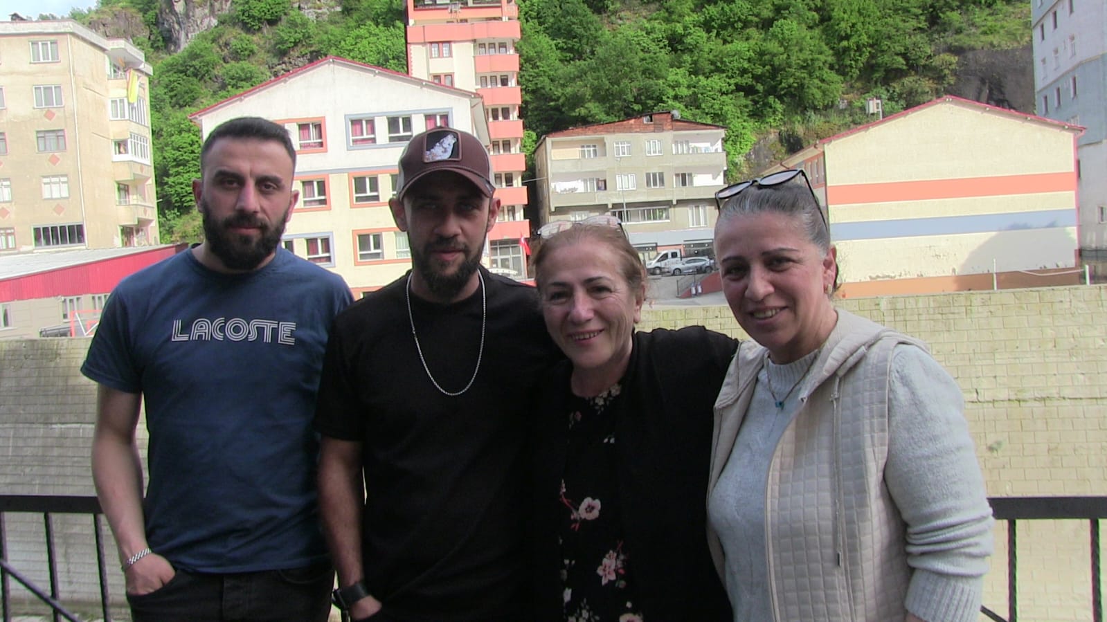 Artvin’in Borçka ilçesinde, ayağı kayıp dereye düşerek akıntıya kapılan Eslem