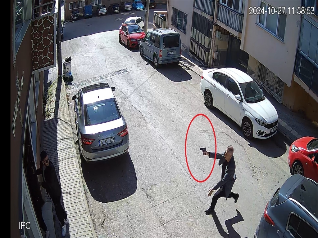 Bursa’nın Nilüfer ilçesinde, boşanma aşamasındaki diş hekimi eşi Yasemin Uludağ
