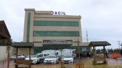 Diyarbakır Dicle Üniversitesi Hastanesi Acil Servisi’nde görevli bir doktora bıçak