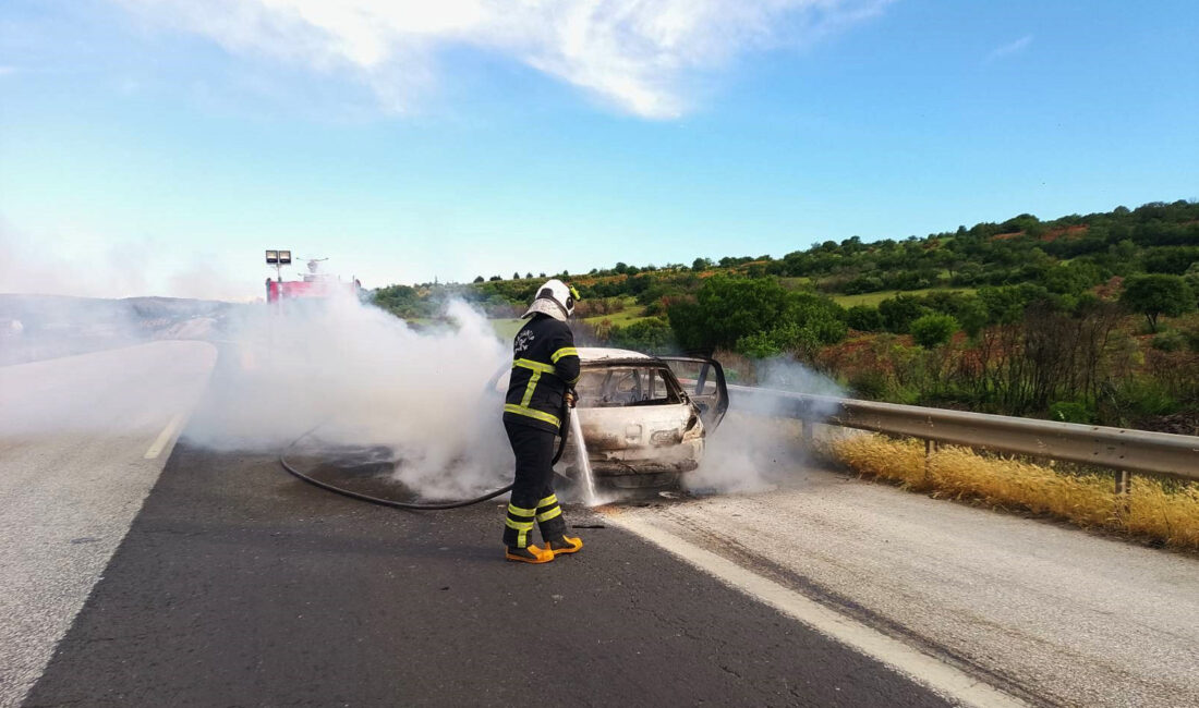 Gaziantep’in Nurdağı ilçesinde, Tarsus-Adana-Gaziantep (TAG) Otoyolu’nda seyir halindeyken motor bölümünden