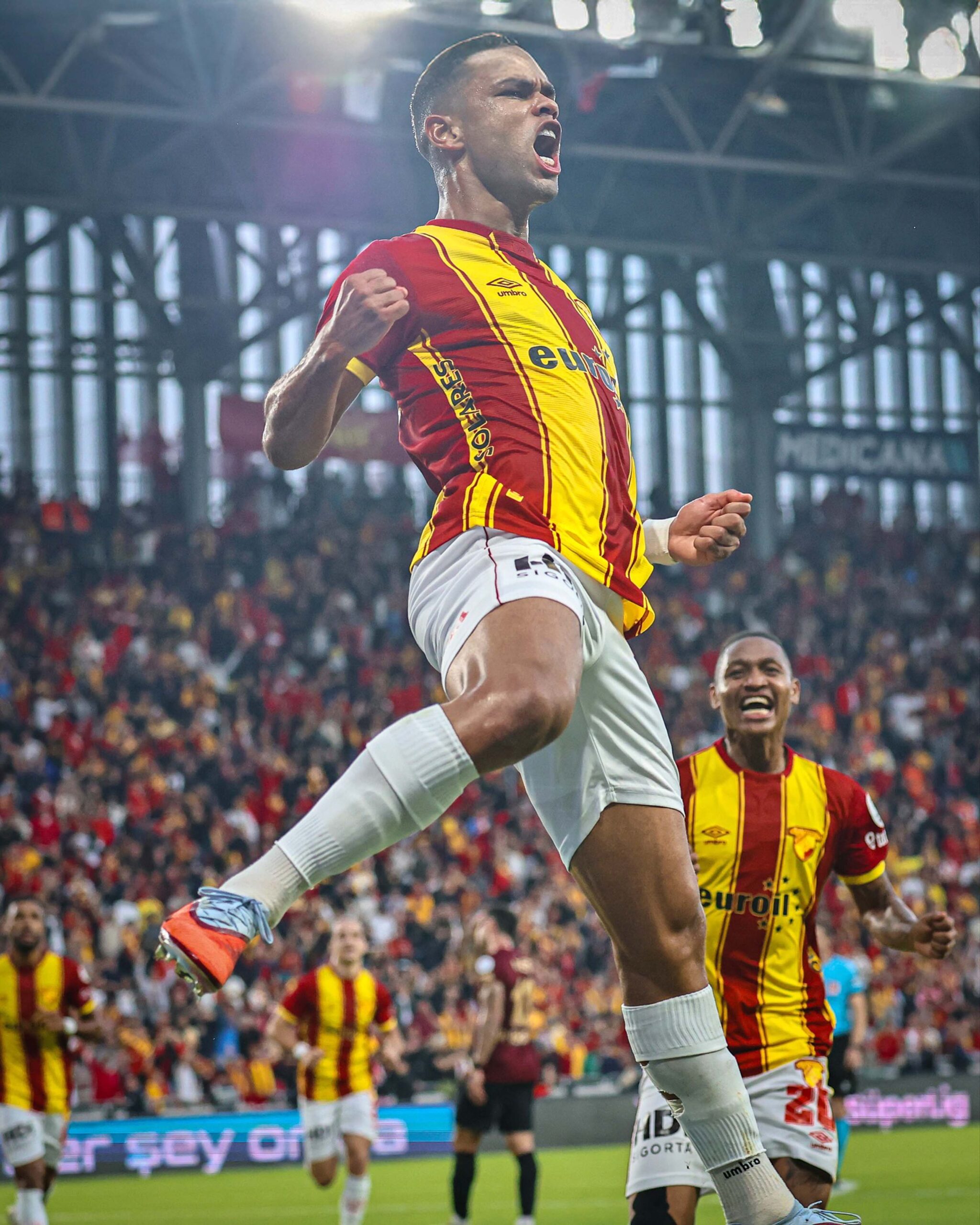 Süper Lig’de sezonu beşinci sırada tamamlayarak başarılı bir grafik çizen