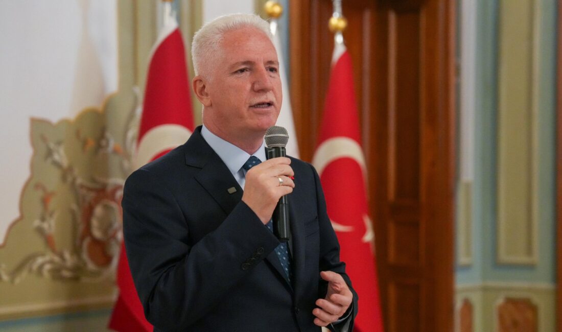 İSTANBUL / TEKHA İstanbul Valisi Davut Gül, güvenlik bürokrasisiyle birlikte,