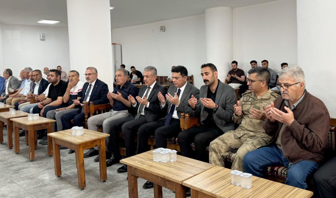 MARDİN / TEKHA Mardin Valisi Tuncay Akkoyun, beraberindeki heyet ile