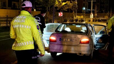 Malatya’nın Battalgazi ilçesinde gece saatlerinde meydana gelen trafik kazasında, yolun