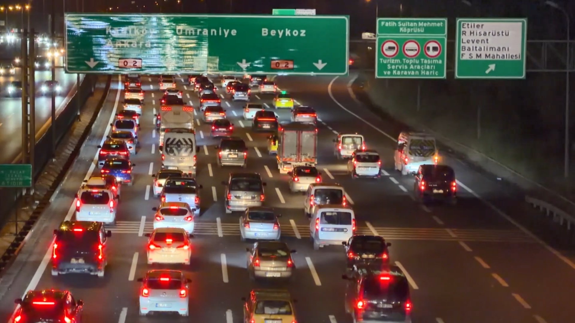 İstanbul’da Kurban Bayramı tatili nedeniyle bazı bölgelerde trafik yoğunluğu yaşanıyor.