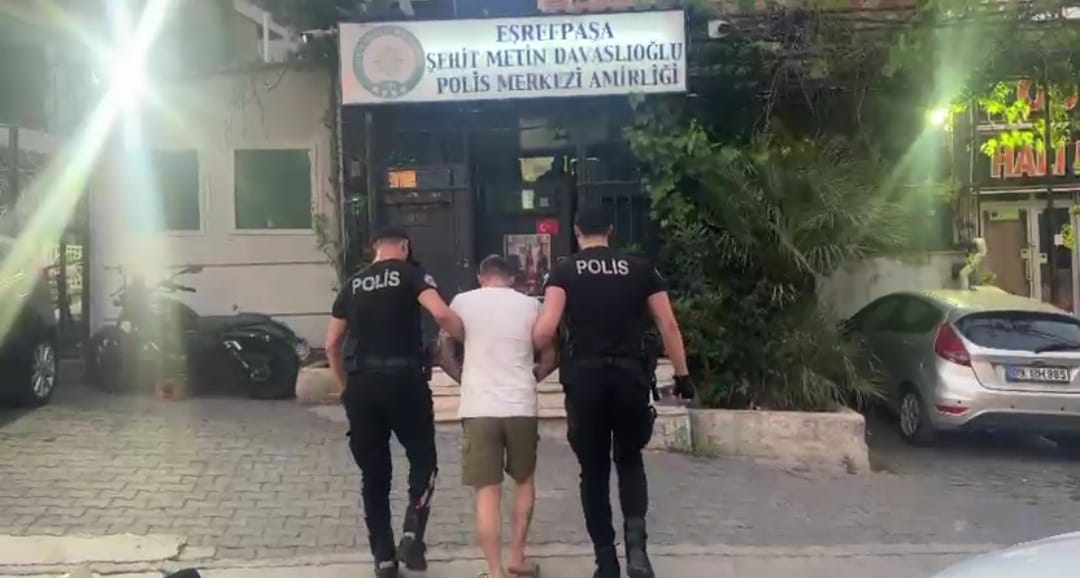 İzmir’de, haklarında kesinleşmiş uzun süreli hapis cezası bulunan iki firari