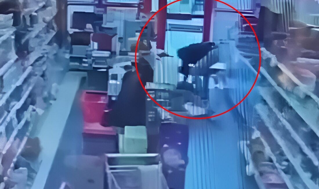 Bursa’nın Gürsu ilçesinde bir zincir markette alışveriş yaptığı sırada fenalaşarak