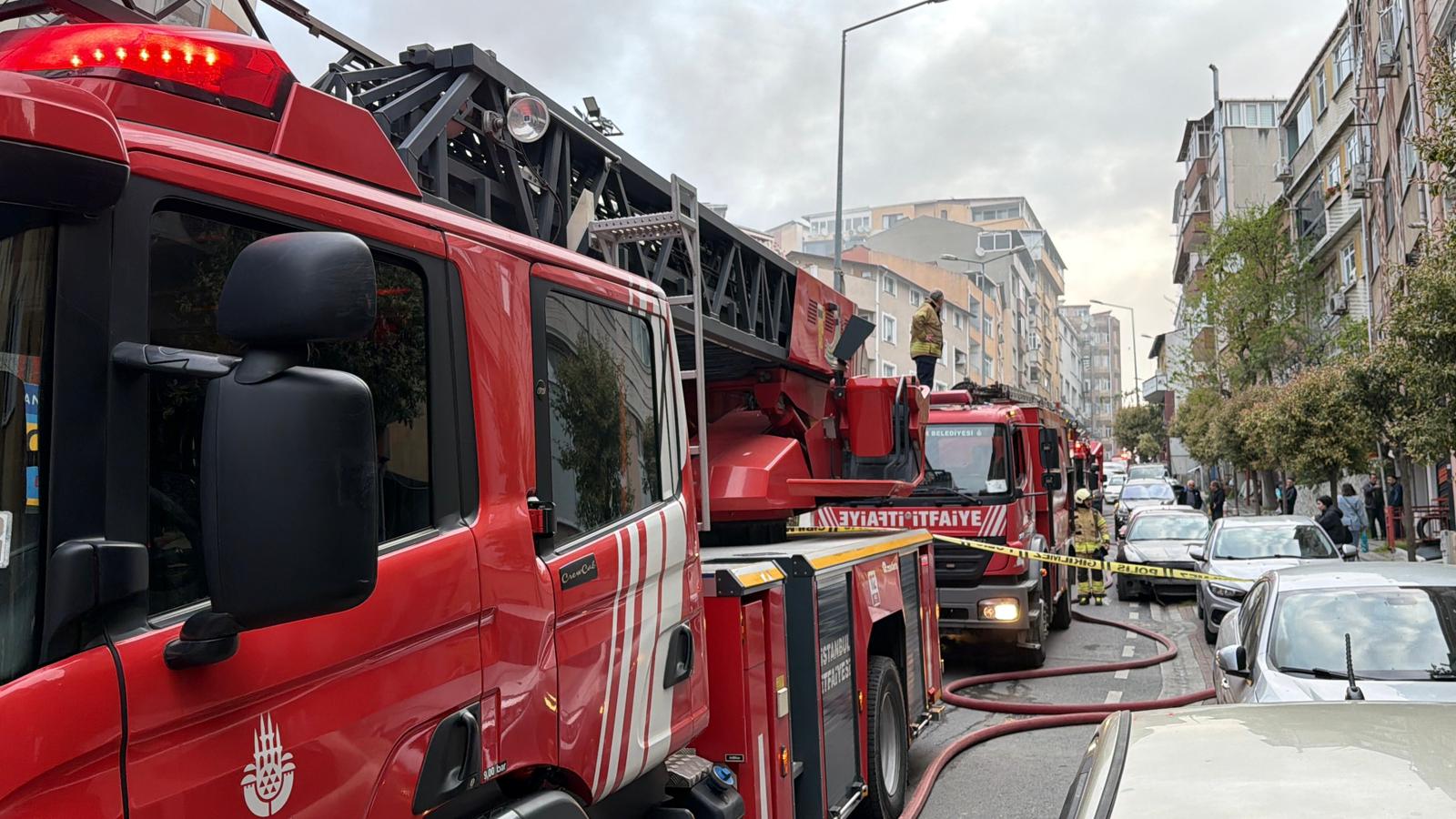 İstanbul Kağıthane’de metruk bir binada başlayan yangın, rüzgarın da etkisiyle