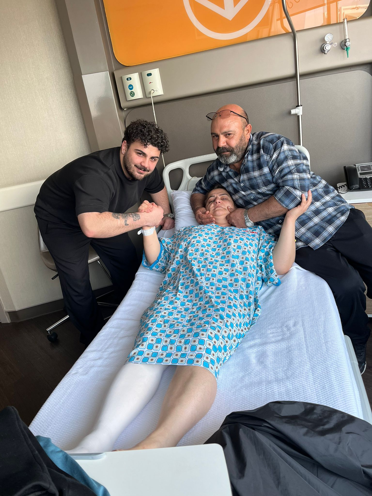 Ankara’da 1,5 kiloluk yumuşak doku tümörü nedeniyle sağ bacağı kesilme