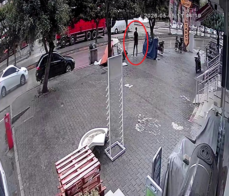 Adana’nın Çukurova ilçesine bağlı Toros Mahallesi’nde bir cep telefonu bayisine