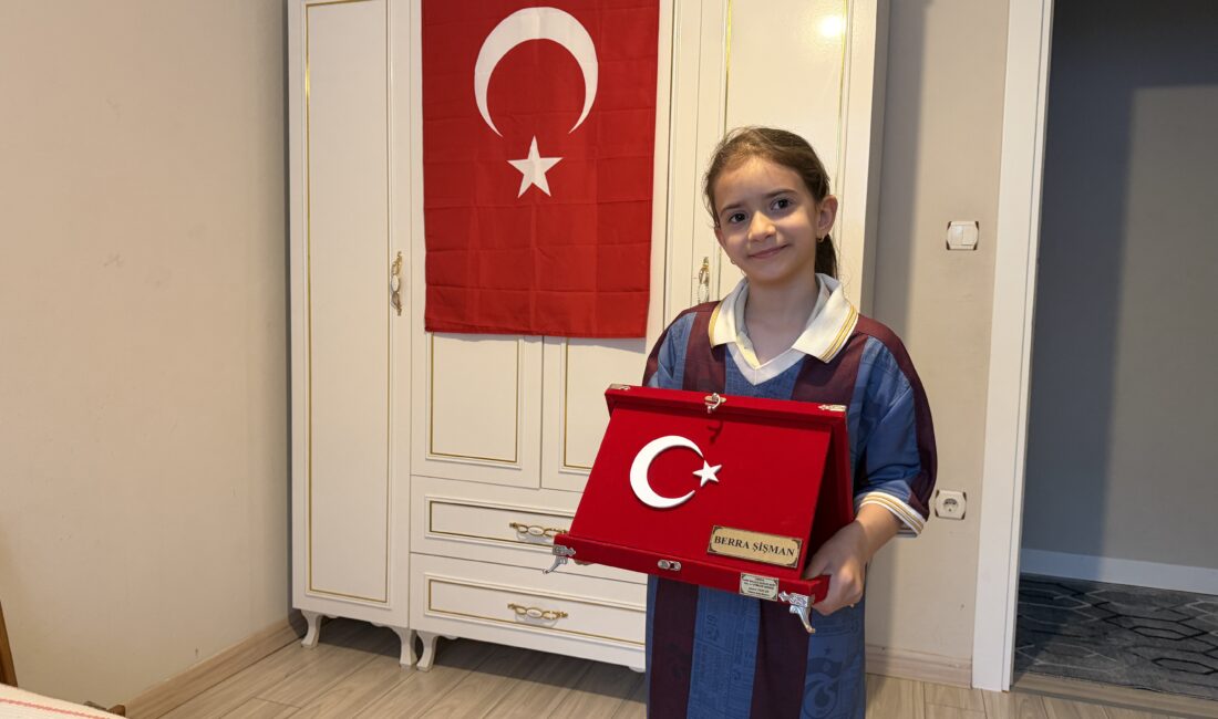 Rize’de boş kavanozla oluşturduğu kumbarasında biriktirdiği harçlıklarını, şehit ailelerine bağışlayan