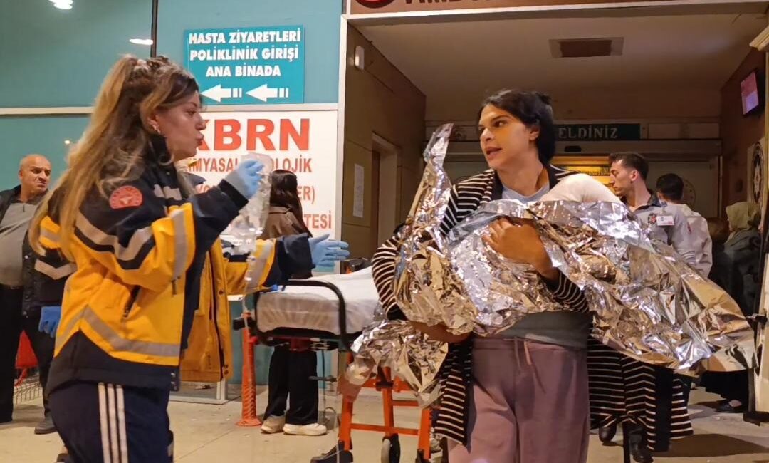 Bursa’nın İnegöl ilçesinde evinde oyun oynadığı sırada kaynar su dolu
