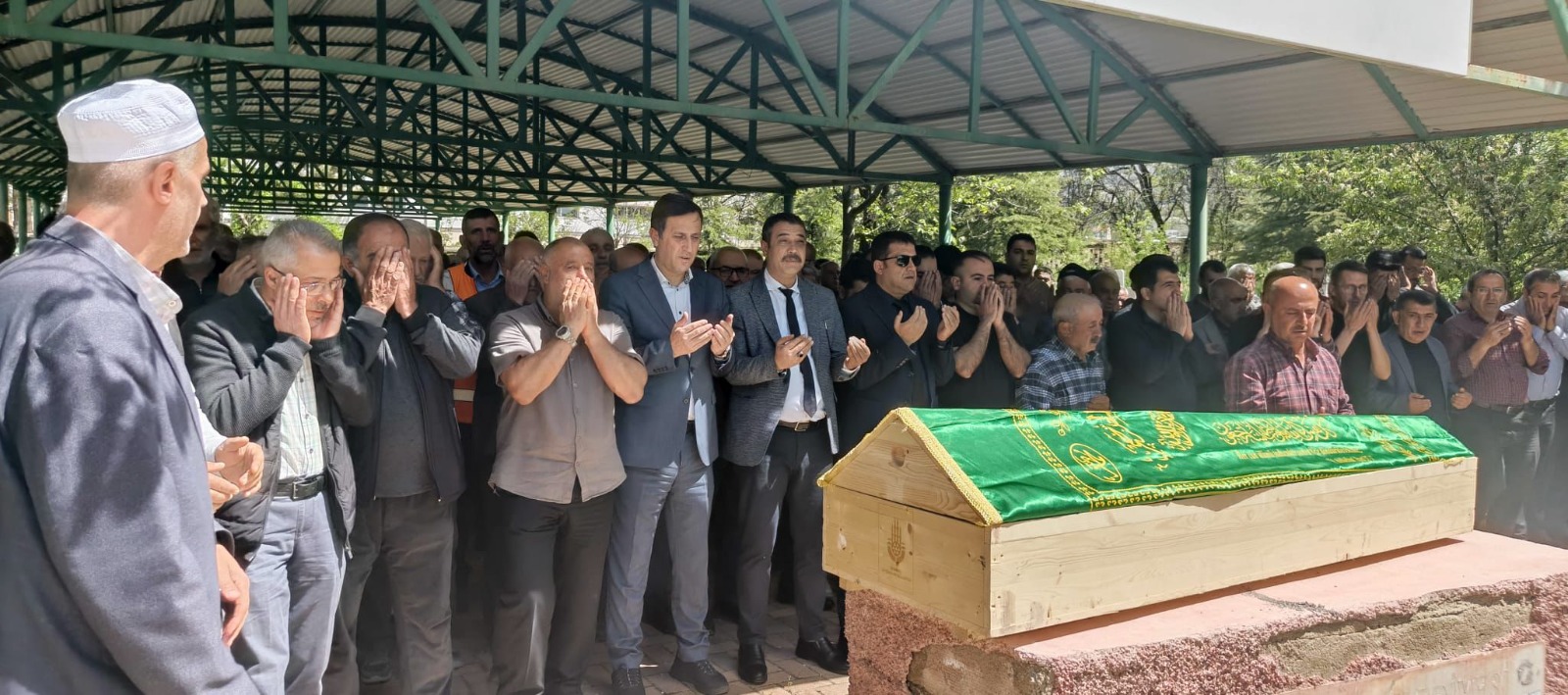 Malatya’da lokomotif bakım atölyesinde görev yapan Aslan İdikurt (55), saha