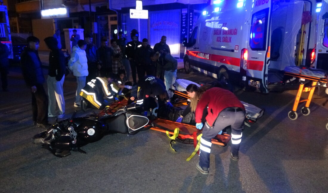 Edirne’nin Keşan ilçesinde, kamyonet ile motosikletin çarpışması sonucu meydana gelen
