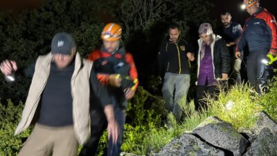Nevşehir’de gezmek amacıyla çıktığı kayalık arazide havanın kararmasıyla yönünü kaybederek