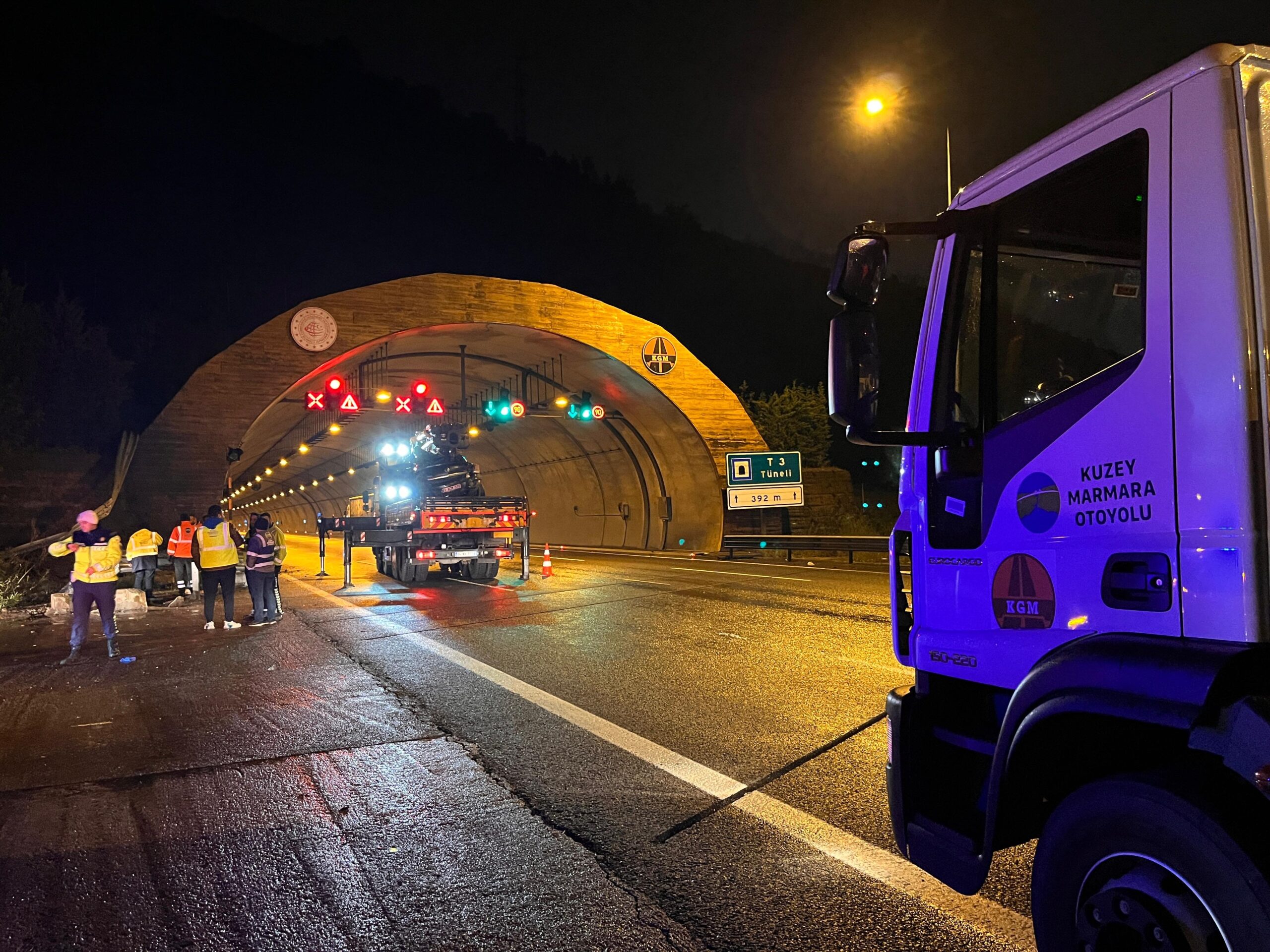 Kuzey Marmara Otoyolu’nun Kocaeli geçişinde kontrolden çıkan bir otomobilin tünel