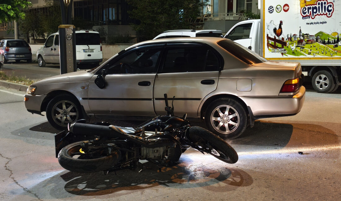 Edirne’nin Keşan ilçesinde otomobil ile motosikletin çarpışması sonucu meydana gelen