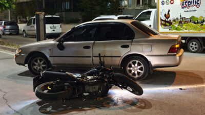 Edirne’nin Keşan ilçesinde otomobil ile motosikletin çarpışması sonucu meydana gelen