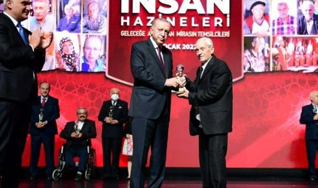İzmir’in Bergama ilçesinde, karabatak dericilik geleneğinin ve parşömen üretiminin Türkiye’deki