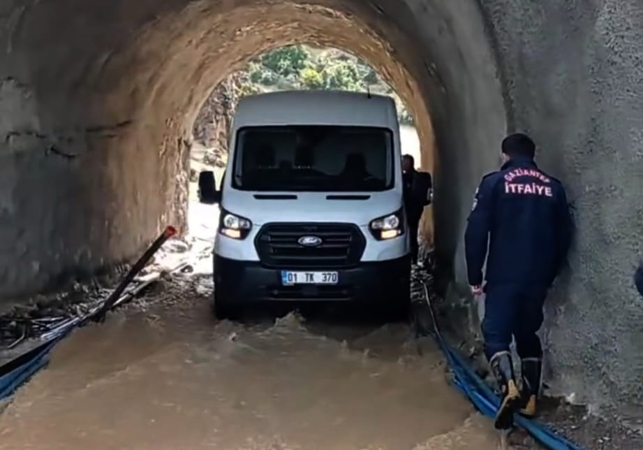 Gaziantep’in İslahiye ilçesinde dün etkili olan kuvvetli sağanak yağış, hayatı
