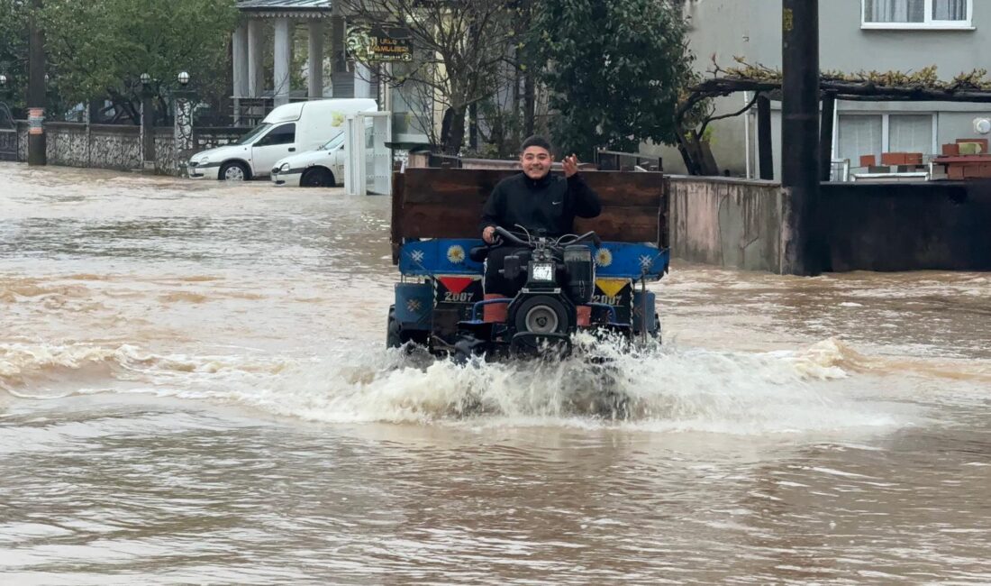 Sakarya’nın Karasu ilçesinde gece saatlerinden itibaren etkili olan şiddetli sağanak